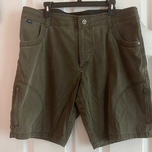 Kuhl men’s shorts. Olive green size 38 waist. Like new condition.